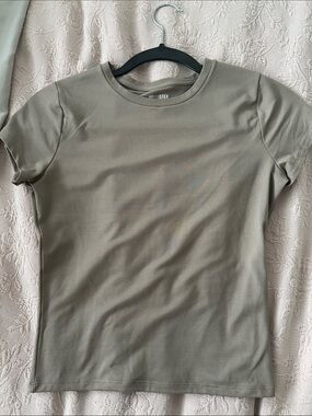 hollister gray brown seamless baby tee size small